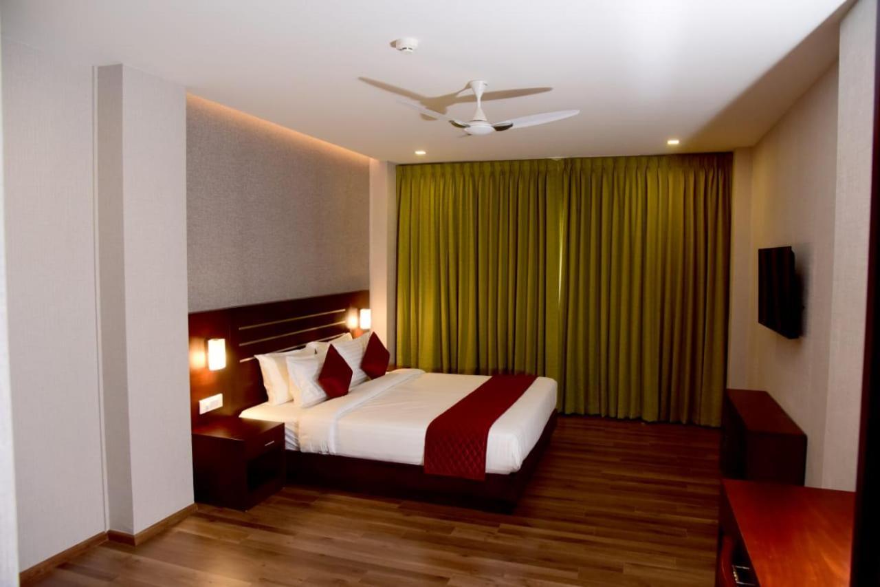 Kottiyam Hotel Emerald Palace מראה חיצוני תמונה