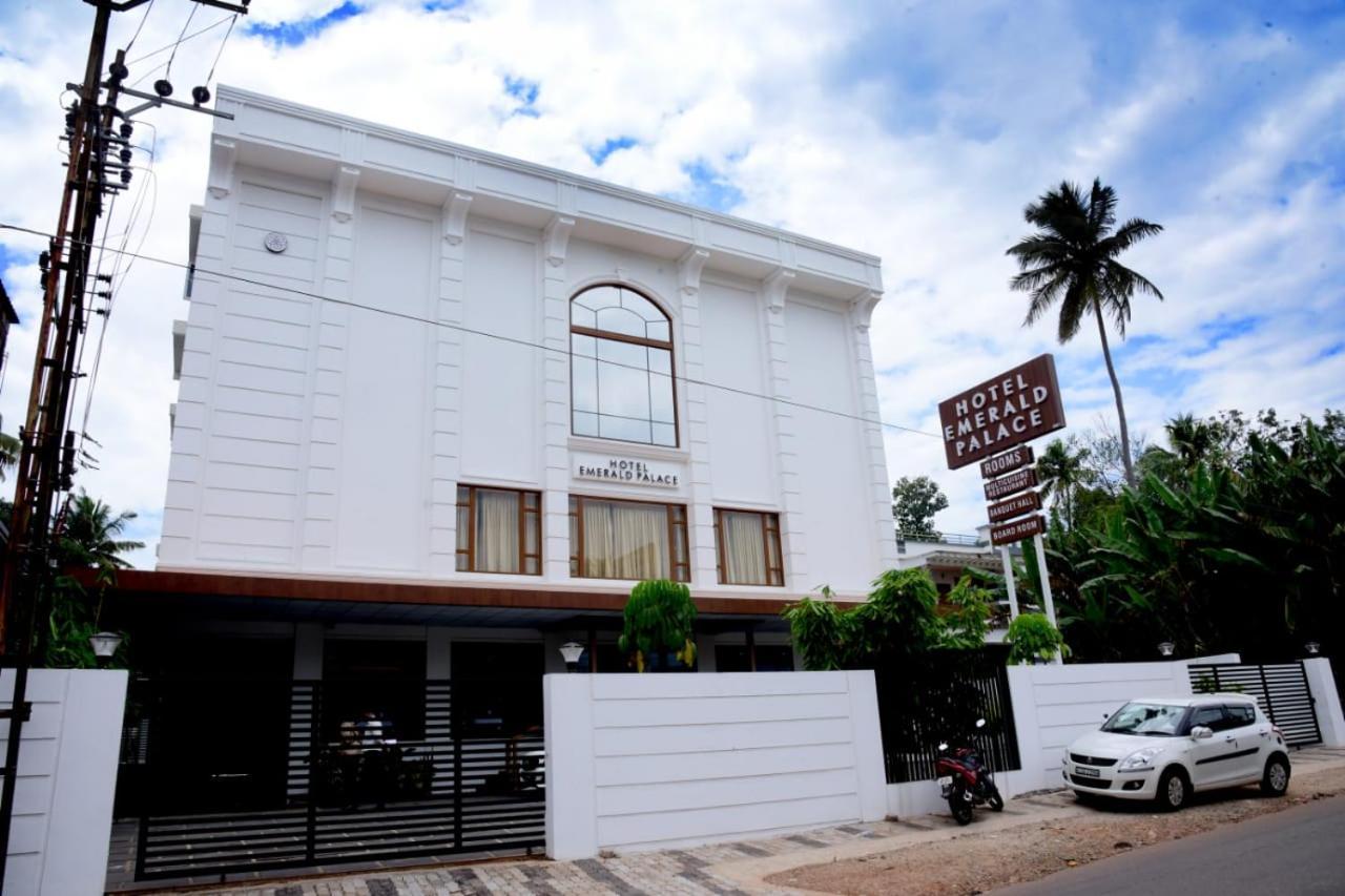 Kottiyam Hotel Emerald Palace מראה חיצוני תמונה