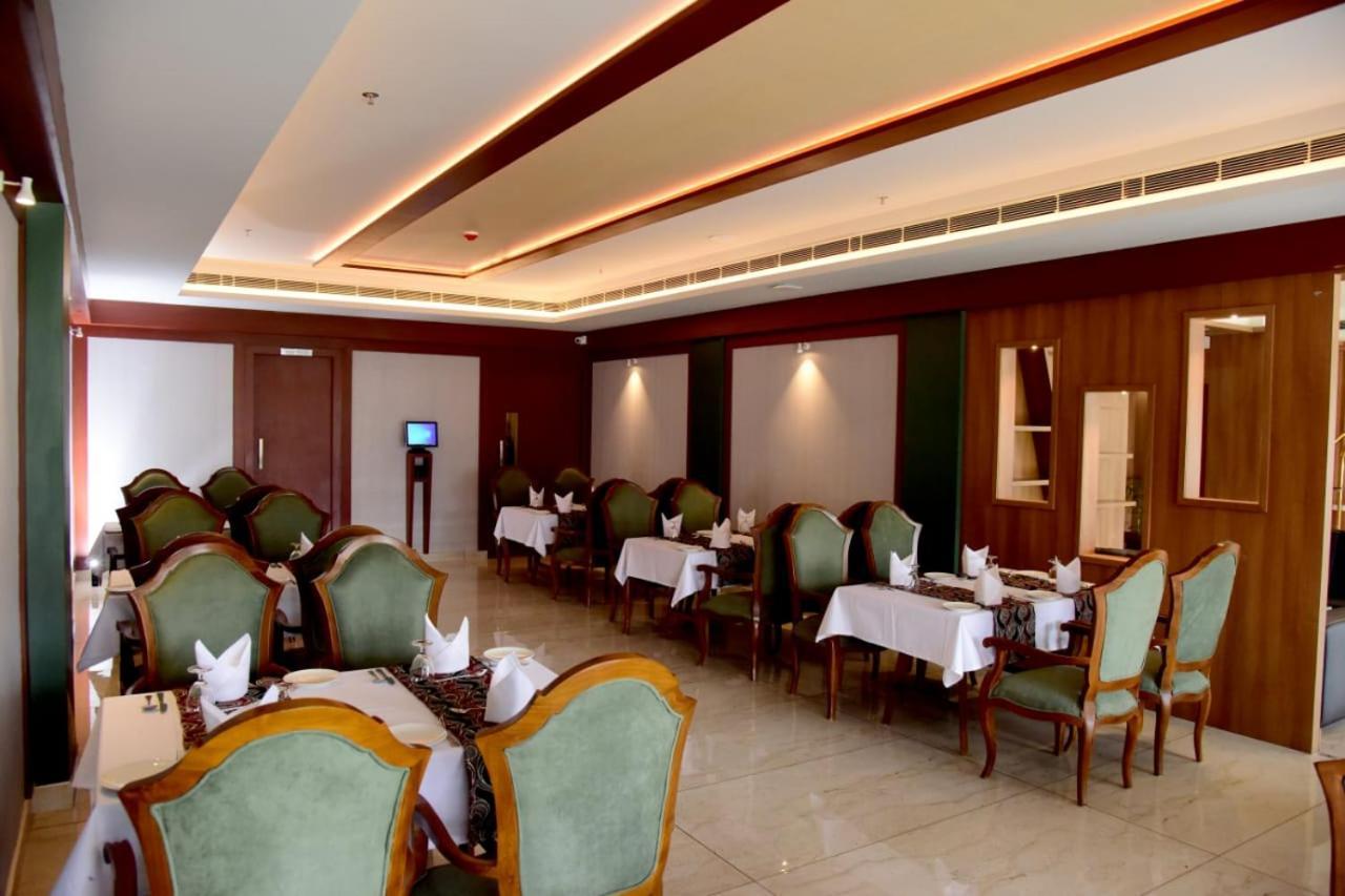 Kottiyam Hotel Emerald Palace מראה חיצוני תמונה